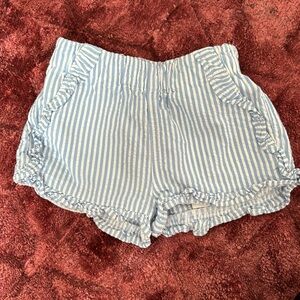 Crewcuts seersucker shorts. Little girl size 4. Side pockets. Great condition.